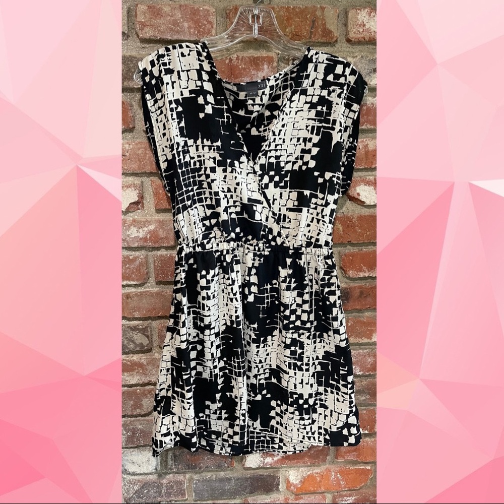 Forever XXI black and white pattern dress